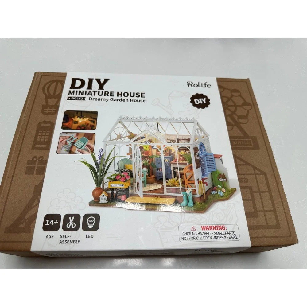 Rolife Dreamy Garden House DIY Miniature House Kit DG163 LED Greenhouse 240pcs
